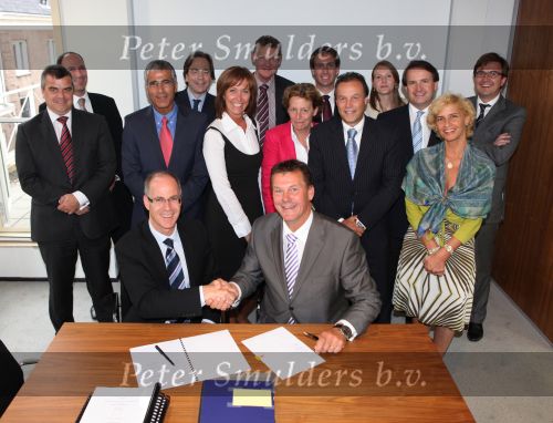 Amsterdam, 26 Augus 2009
Kontraktondertekening voor verkoop Holkema Group