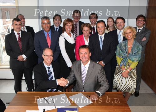 Amsterdam, 26 Augus 2009
Kontraktondertekening voor verkoop Holkema Group