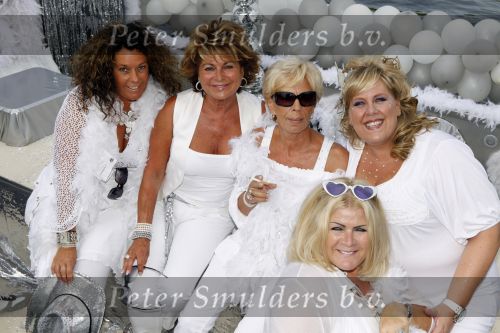 Amsterdam 1 augustus 2009
Gerard Joling heeft tijdens de gay pride in amsterdam een eigen boot met daarop diverse bekende nederlanders.
Peter Smulders bv