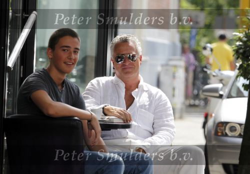 Amsterdam 20 augustus 2009
Bram en Nathan Moszkowicz op terras op de pc hooftstraat.
Peter Smulders bv