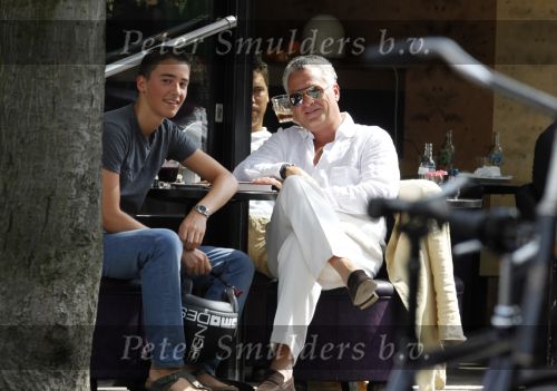 Amsterdam 20 augustus 2009
Bram en Nathan Moszkowicz op terras op de pc hooftstraat.
Peter Smulders bv