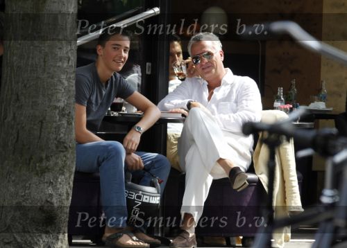 Amsterdam 20 augustus 2009
Bram en Nathan Moszkowicz op terras op de pc hooftstraat.
Peter Smulders bv