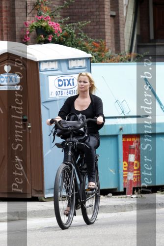 Amsterdam 21 augustus 2009
Bridget Maasland op de fiets.
Peter Smulders bv