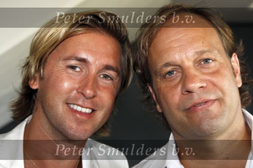 Bussim, 24 Augustus 2009
\'t Spant Perspresentatie RTL Winetrseizoen 2009/2010
Carlo Boszhard met zijn vriend
Foto Peter Smulders