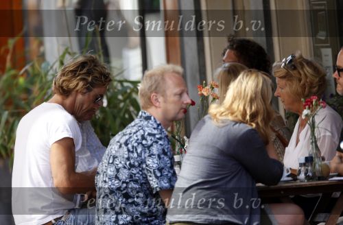 Amsterdam 23 augustus 2009
Chris Zegers met zijn ouders op terras.