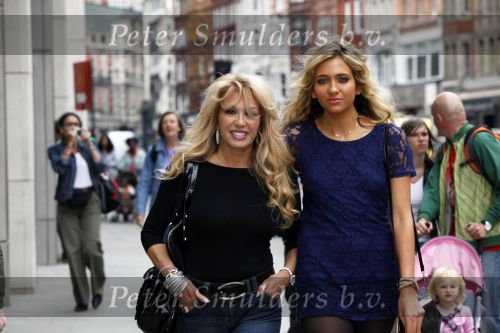 Londen 10 augustus 2009
Patricia Paay en Christina Curry samen aan het winkelen in Londen.
Peter Smulders bv
