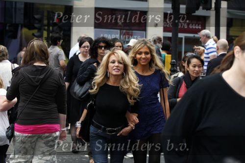 Londen 10 augustus 2009
Patricia Paay en Christina Curry samen aan het winkelen in Londen.
Peter Smulders bv