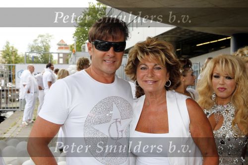 Amsterdam 1 augustus 2009
Gerard Joling heeft tijdens de gay pride in amsterdam een eigen boot met daarop diverse bekende nederlanders. Gerard met Christine Kroonenberg
Peter Smulders bv