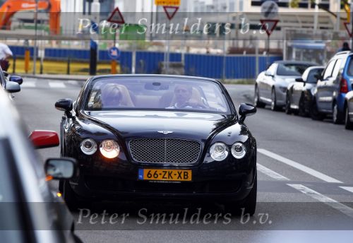 Amsterdam 14 augustus 2009
hans en Connie Breukhoven komen in een bentley cabrio aanrijden bij restaurant Oceania om daar samen te gaan eten nadat ze gescheiden zijn.
Peter Smulders bv