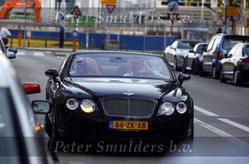Amsterdam 14 augustus 2009
hans en Connie Breukhoven komen in een bentley cabrio aanrijden bij restaurant Oceania om daar samen te gaan eten nadat ze gescheiden zijn.
Peter Smulders bv