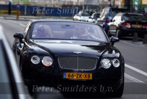 Amsterdam 14 augustus 2009
hans en Connie Breukhoven komen in een bentley cabrio aanrijden bij restaurant Oceania om daar samen te gaan eten nadat ze gescheiden zijn.
Peter Smulders bv