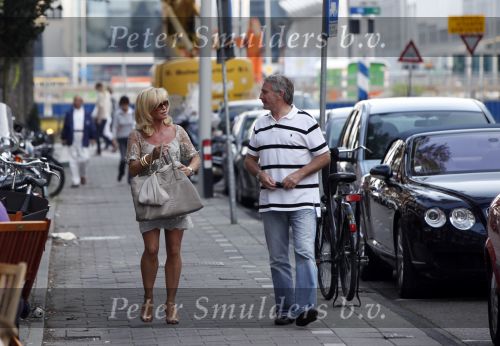 Amsterdam 14 augustus 2009
hans en Connie Breukhoven komen in een bentley cabrio aanrijden bij restaurant Oceania om daar samen te gaan eten nadat ze gescheiden zijn.
Peter Smulders bv