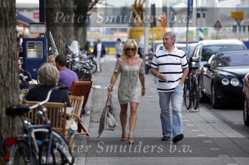 Amsterdam 14 augustus 2009
hans en Connie Breukhoven komen in een bentley cabrio aanrijden bij restaurant Oceania om daar samen te gaan eten nadat ze gescheiden zijn.
Peter Smulders bv
