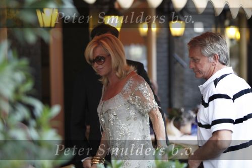 Amsterdam 14 augustus 2009
hans en Connie Breukhoven komen in een bentley cabrio aanrijden bij restaurant Oceania om daar samen te gaan eten nadat ze gescheiden zijn.
Peter Smulders bv
