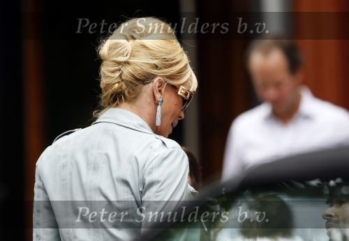Amsterdam 19 september 2009
Connie Breukhoven in bentley cabrio  en met Mari v d Ven op de cornelis schuytstraat.
Peter Smulders bv