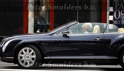 Amsterdam 19 september 2009
Connie Breukhoven in bentley cabrio  en met Mari v d Ven op de cornelis schuytstraat.
Peter Smulders bv