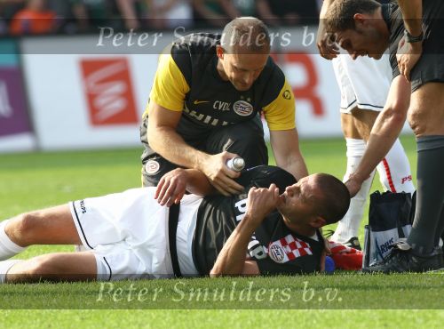 Rotterdam, 20 September 2009
Kompetitiewedstrijd Feyenoord-PSV, eindstand 1-3 Seizoen 2009/2010
Blessurebehandeling Danny Koevermans door fysiotherapeut Cees v d Linden