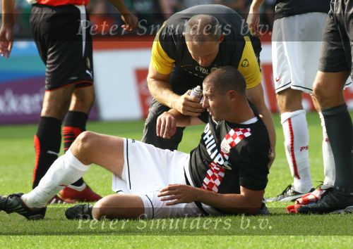Rotterdam, 20 September 2009
Kompetitiewedstrijd Feyenoord-PSV, eindstand 1-3 Seizoen 2009/2010
Blessurebehandeling Danny Koevermans door fysiotherapeut Cees v d Linden