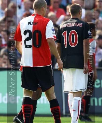Rotterdam, 20 September 2009
Kompetitiewedstrijd Feyenoord-PSV, eindstand 1-3 Seizoen 2009/2010
Danny Koevermans geeft met zijn vinger aan welke speelwijze