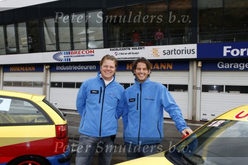 Zandvoort 2 september 2009
Jurgen Gommeren haalt zijn racelicentie in 1 dag op circuit Zandvoort.
Peter Smulders bv