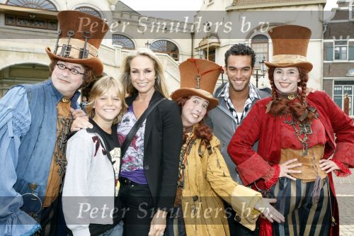 Kaatsheuvel 2 augustus 2009
Premiere show in de efteling. Deon met Astrid
Peter Smulders bv