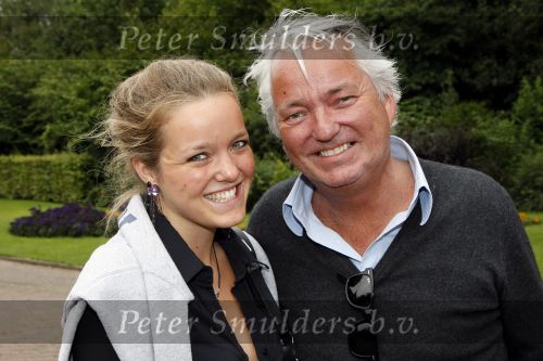 Kaatsheuvel 2 augustus 2009
Premiere show in de efteling. Dick Beyer met dochter
Peter Smulders bv