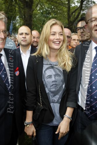 New York 12 september 2009
Prins Willem Alexander en prinses Maxima in New York voor NYC 400.
Vandaag bezochten ze Governors Island en de parade. Doutzen Kroes en John Jorritsma
Peter Smulders bv