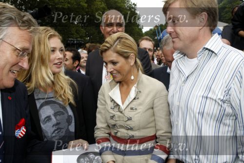 New York 12 september 2009
Prins Willem Alexander en prinses Maxima in New York voor NYC 400.
Vandaag bezochten ze Governors Island en de parade. Doutzen Kroes en John Jorritsma
Peter Smulders bv