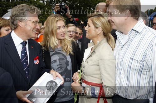 New York 12 september 2009
Prins Willem Alexander en prinses Maxima in New York voor NYC 400.
Vandaag bezochten ze Governors Island en de parade. Doutzen Kroes en John Jorritsma
Peter Smulders bv