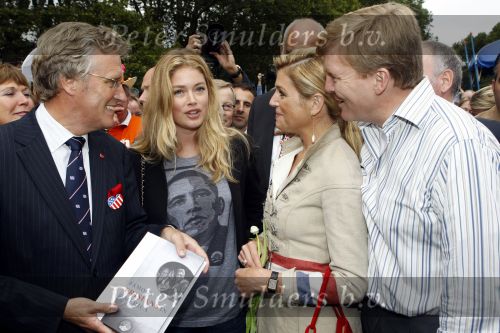 New York 12 september 2009
Prins Willem Alexander en prinses Maxima in New York voor NYC 400.
Vandaag bezochten ze Governors Island en de parade. Doutzen Kroes en John Jorritsma
Peter Smulders bv