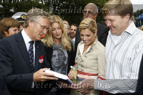 New York 12 september 2009
Prins Willem Alexander en prinses Maxima in New York voor NYC 400.
Vandaag bezochten ze Governors Island en de parade. Doutzen Kroes en John Jorritsma
Peter Smulders bv