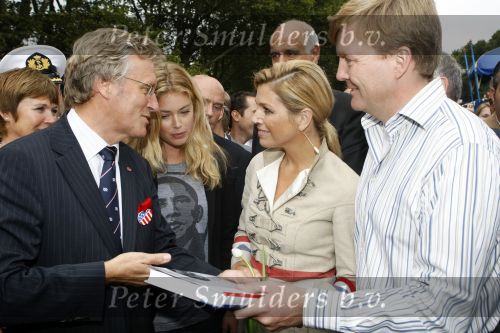 New York 12 september 2009
Prins Willem Alexander en prinses Maxima in New York voor NYC 400.
Vandaag bezochten ze Governors Island en de parade. Doutzen Kroes en John Jorritsma
Peter Smulders bv