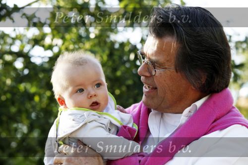 Kaatsheuvel 2 augustus 2009
Emile ratelband met zijn vrouw Moon en 2 kinderen in de efteling.
Peter Smulders bv