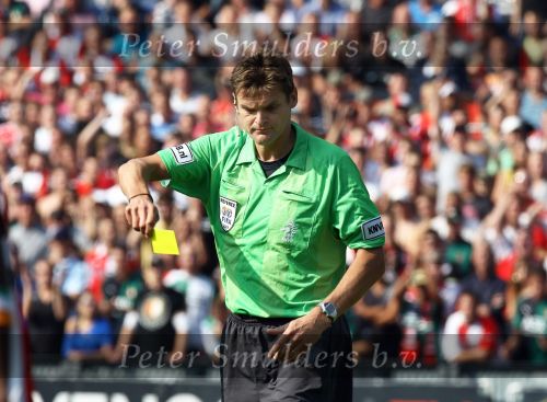 Rotterdam, 20 September 2009
Kompetitiewedstrijd Feyenoord-PSV, eindstand 1-3 Seizoen 2009/2010
Eric Braamhaar toont gele kaart