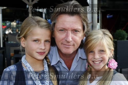 Amsterdam 17 augustus 2009
Premiere Hannah Montana in pathe arena. Erik de Zwart met dochters
Peter Smulders bv