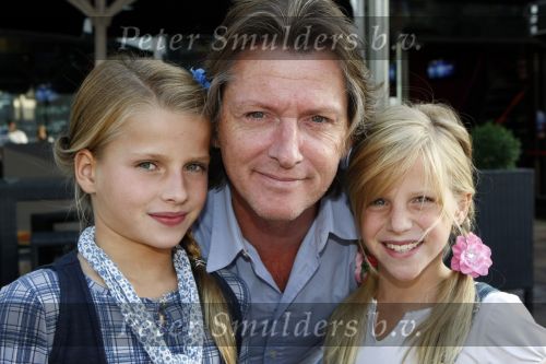 Amsterdam 17 augustus 2009
Premiere Hannah Montana in pathe arena. Erik de Zwart met dochters
Peter Smulders bv