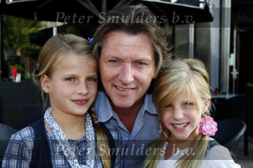 Amsterdam 17 augustus 2009
Premiere Hannah Montana in pathe arena. Erik de Zwart met dochters
Peter Smulders bv