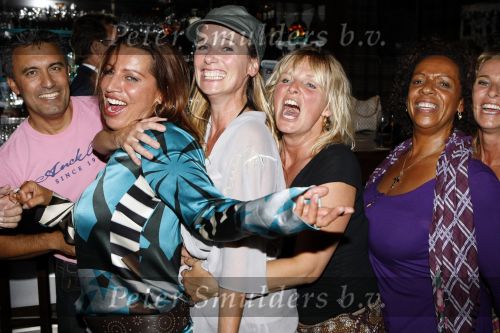 Ouderkerk aan de Amstel 2 september 2009
Surprise feestje voor de 50e verjaardag van Esther Oosterbeek bij het kalfje.
Dolly Dots collega\'s Sjeel Kramers Anita Heilker en Patty Zomer waren aanwezig.
Peter Smulders bv