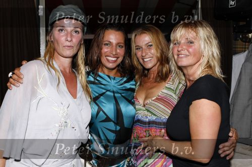 Ouderkerk aan de Amstel 2 september 2009
Surprise feestje voor de 50e verjaardag van Esther Oosterbeek bij het kalfje.
Dolly Dots collega\'s Sjeel Kramers Anita Heilker en Patty Zomer waren aanwezig.
Peter Smulders bv