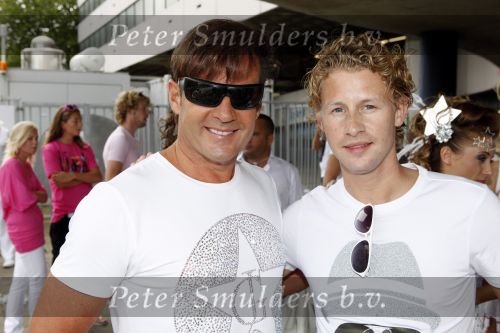 Amsterdam 1 augustus 2009
Gerard Joling heeft tijdens de gay pride in amsterdam een eigen boot met daarop diverse bekende nederlanders. Ewout Genemans
Peter Smulders bv