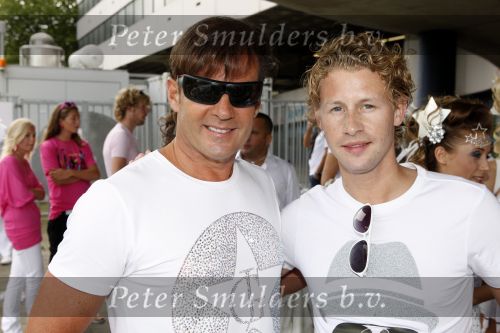 Amsterdam 1 augustus 2009
Gerard Joling heeft tijdens de gay pride in amsterdam een eigen boot met daarop diverse bekende nederlanders. Ewout Genemans
Peter Smulders bv
