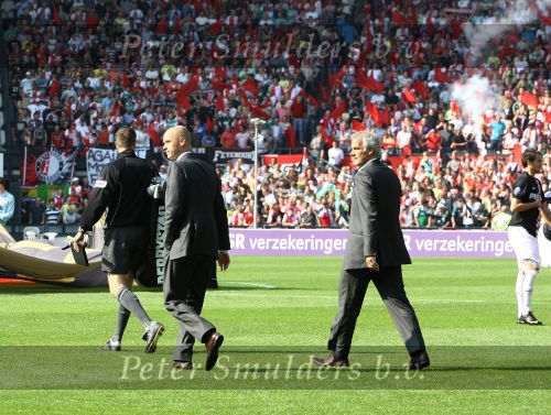 Rotterdam, 20 September 2009
Kompetitiewedstrijd Feyenoord-PSV, eindstand 1-3 Seizoen 2009/2010
Fred Rutten met zijn assistent Erik ten Hag lopend naar de bank