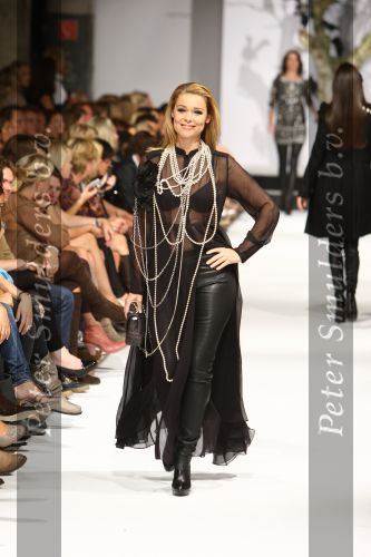 Amsterdam, 7 September 2009
Modeshow van Raak
Froukje de Both als mannequin
Foto Peter Smulders BV
