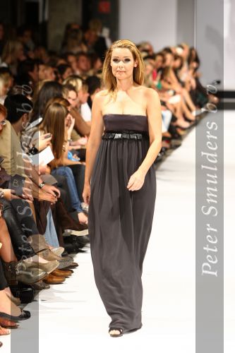 Amsterdam, 7 September 2009
Modeshow van Raak
Froukje de Both als mannequin
Foto Peter Smulders BV