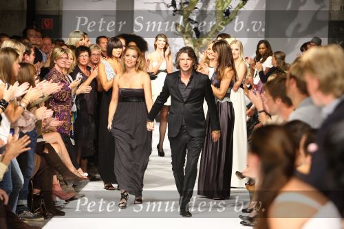 Amsterdam, 7 September 2009
Modeshow van Raak
Froukje de Both als mannequin
Foto Peter Smulders BV