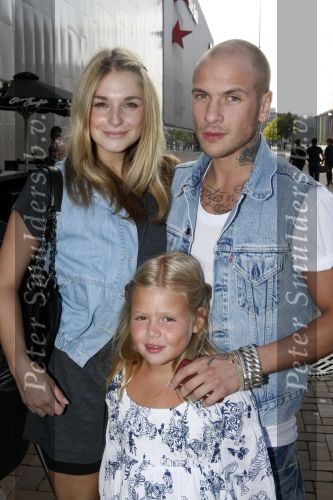 Amsterdam 17 augustus 2009
Premiere Hannah Montana in pathe arena. Gaby Blaaser met vriend en zijn dochter
Peter Smulders bv