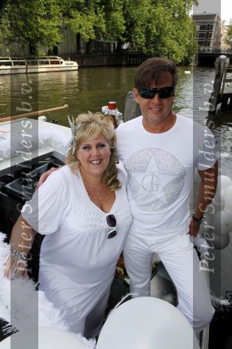Amsterdam 1 augustus 2009
Gerard Joling heeft tijdens de gay pride in amsterdam een eigen boot met daarop diverse bekende nederlanders. Geert met Bianca
Peter Smulders bv