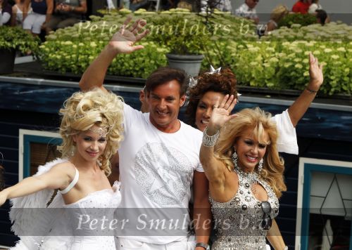 Amsterdam 1 augustus 2009
Gay pride op de amsterdamse grachten. Gerard Joling Patricias Paay en Patty Brard
Peter Smulders bv
