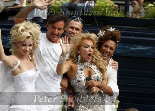 Amsterdam 1 augustus 2009
Gay pride op de amsterdamse grachten. Gerard Joling Patricias Paay en Patty Brard
Peter Smulders bv