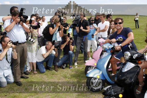 Spaarnwoude 4 augustus 2009
Persconferentie optreden Gerard Joling. Patricia Paay en Antje Monteiro waren ook aanwezig. Gerard kwam met 4 engeltjes op een scooter aanrijden.
Peter Smulders bv